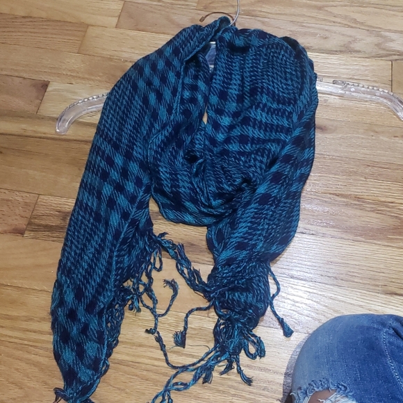 Scarf - Picture 4 of 4